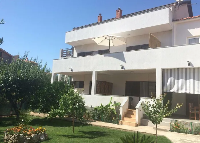 Apartments Borgina